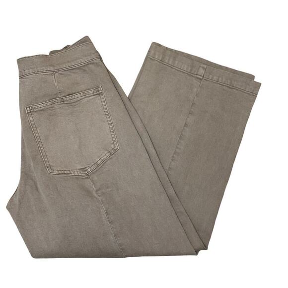 The Petite Emmett Wide-Leg Crop Pant:
Welt Pocket Edition - Picture 6 of 7